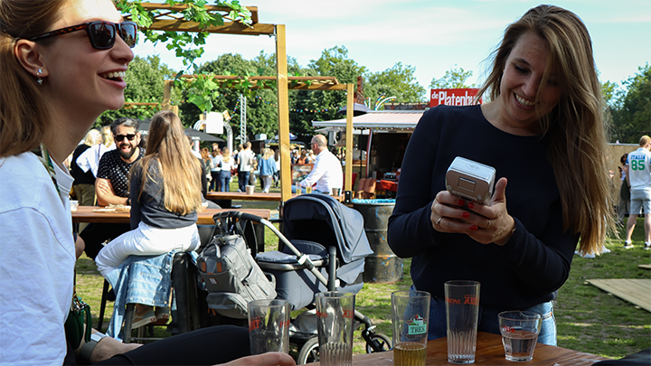 Bestelling opnemen op het terras