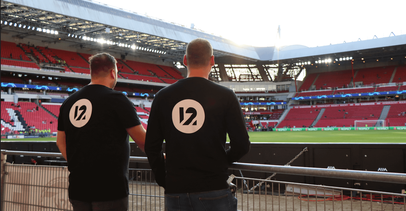 Twelve in het stadion