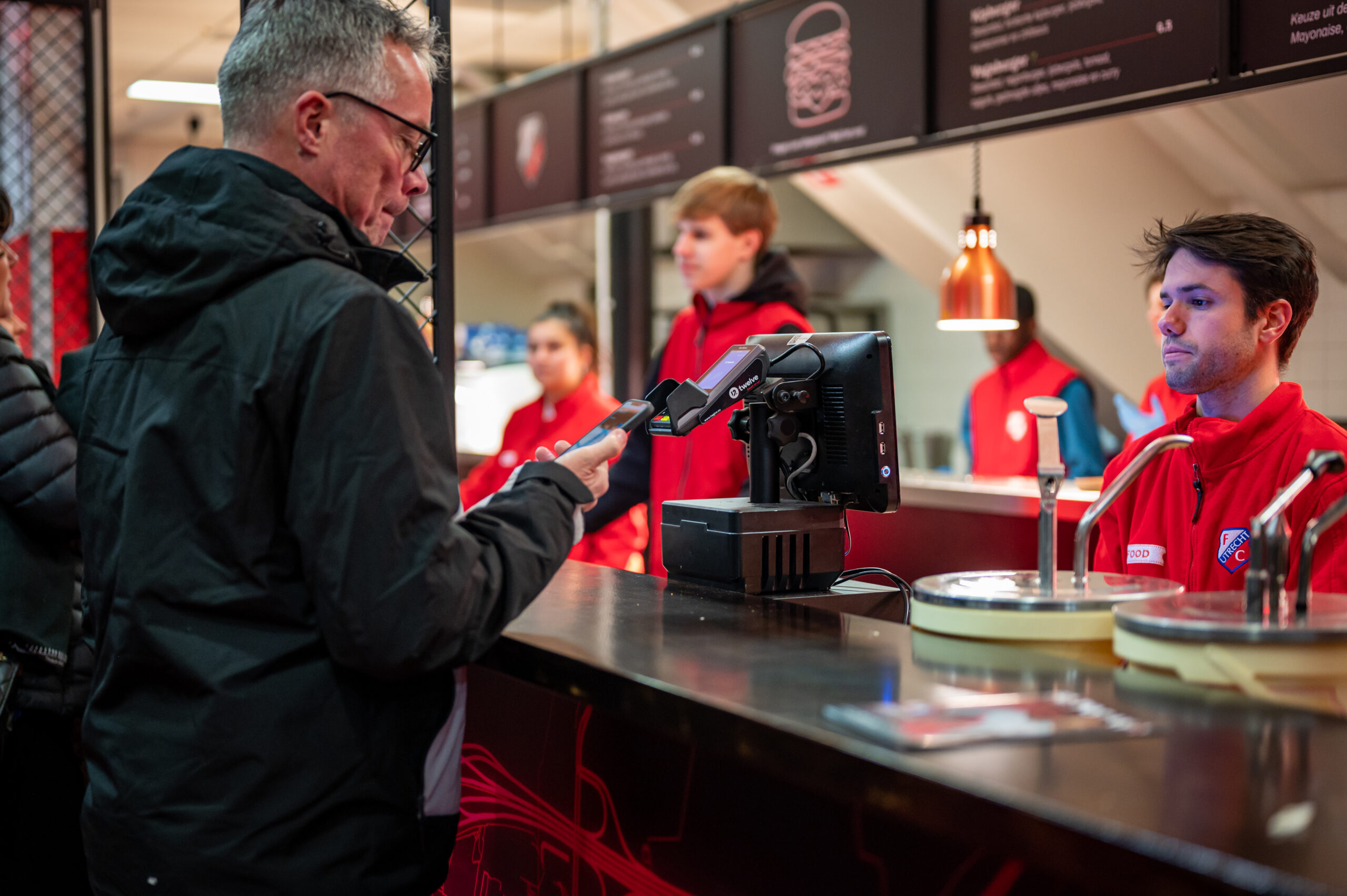 Man rekent af in voetbalstadion FC Utrecht
